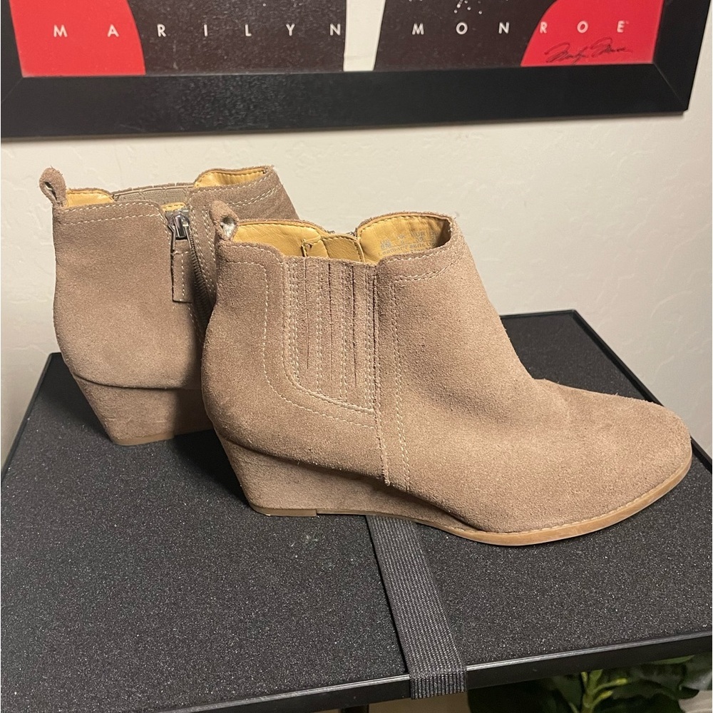 Price Drop! Franco Sarto boots size 8 EUC nude leather/suede‎ - Picture 3 of 5